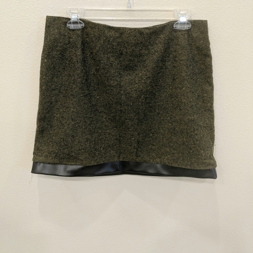 Kensie skirt with exposed back zipper